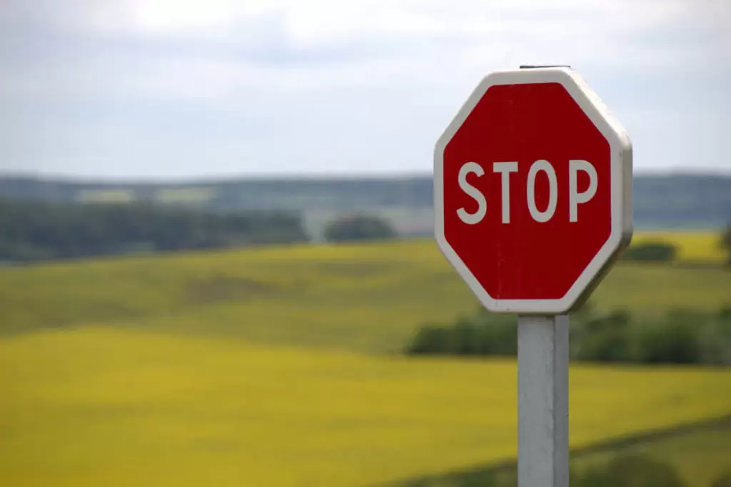 country stop sign